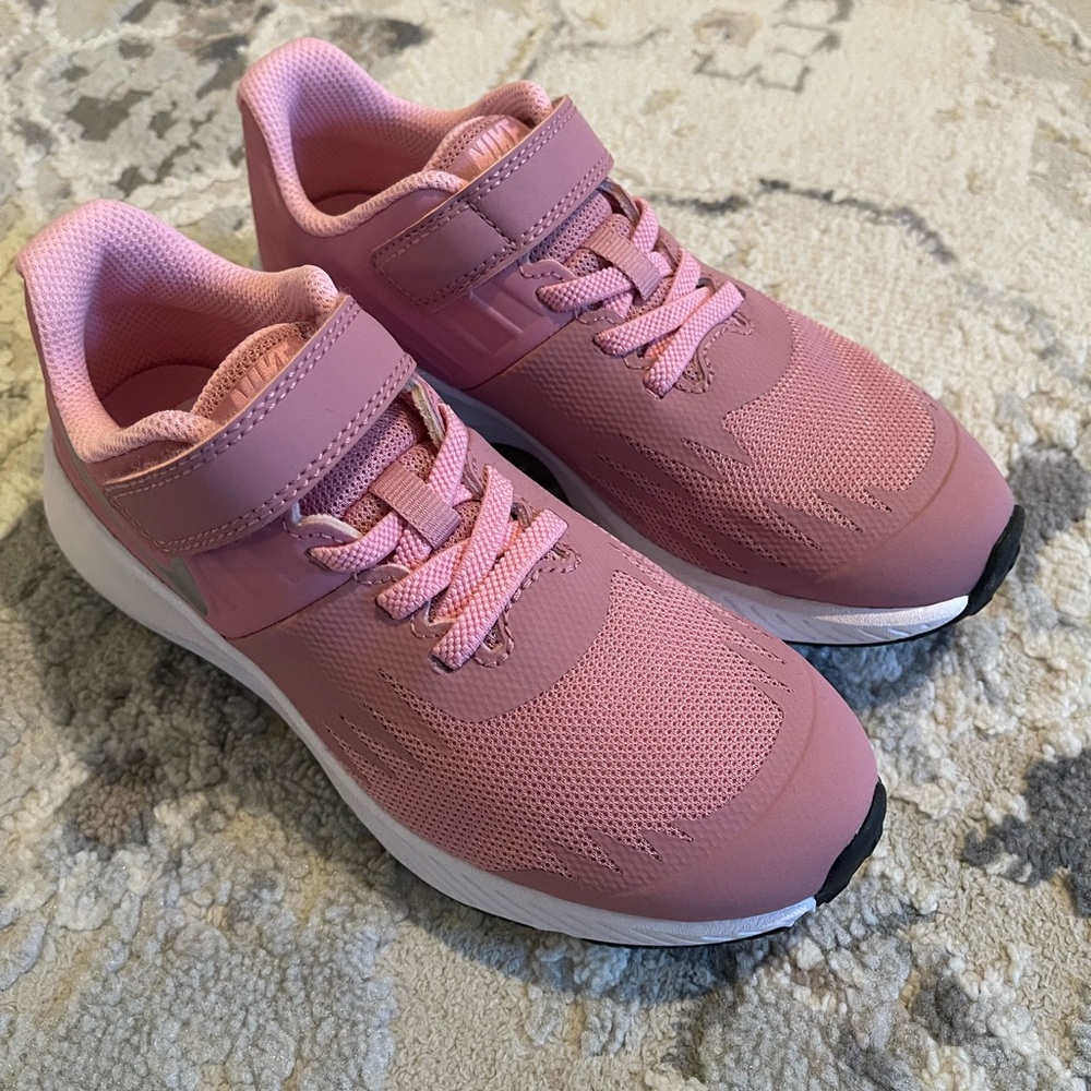 NEW Nike Star Runner (PSV)